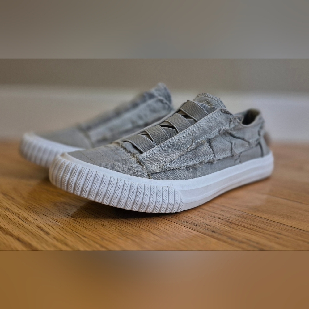 Blowfish Malibu Women's Size 8.5 Gray Green No Tie Casual Slip On Sneakers EUC